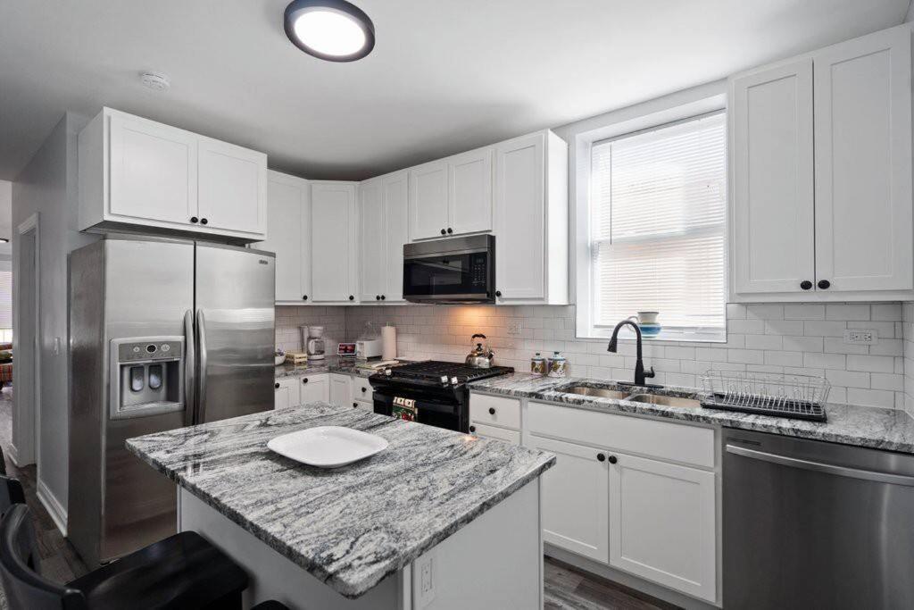 Newly Rehabbed Greystone With 2 Private Apartments, Backyard, Garage, Laundry, Close To Expressway Chicago Ngoại thất bức ảnh